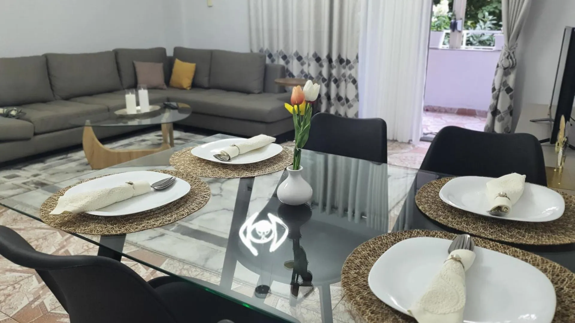 Moa Apartment Central 2Br Tirana