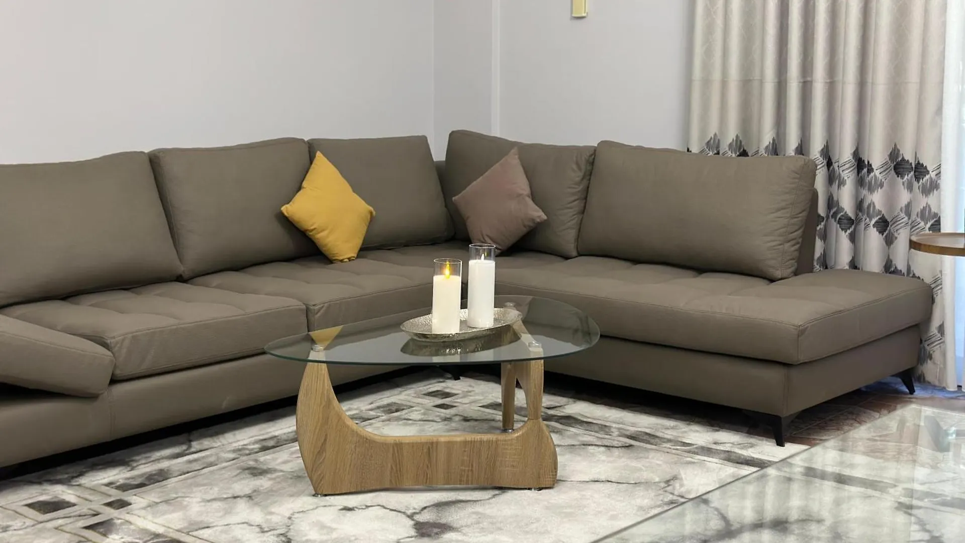 Moa Apartment Central 2Br Tirana